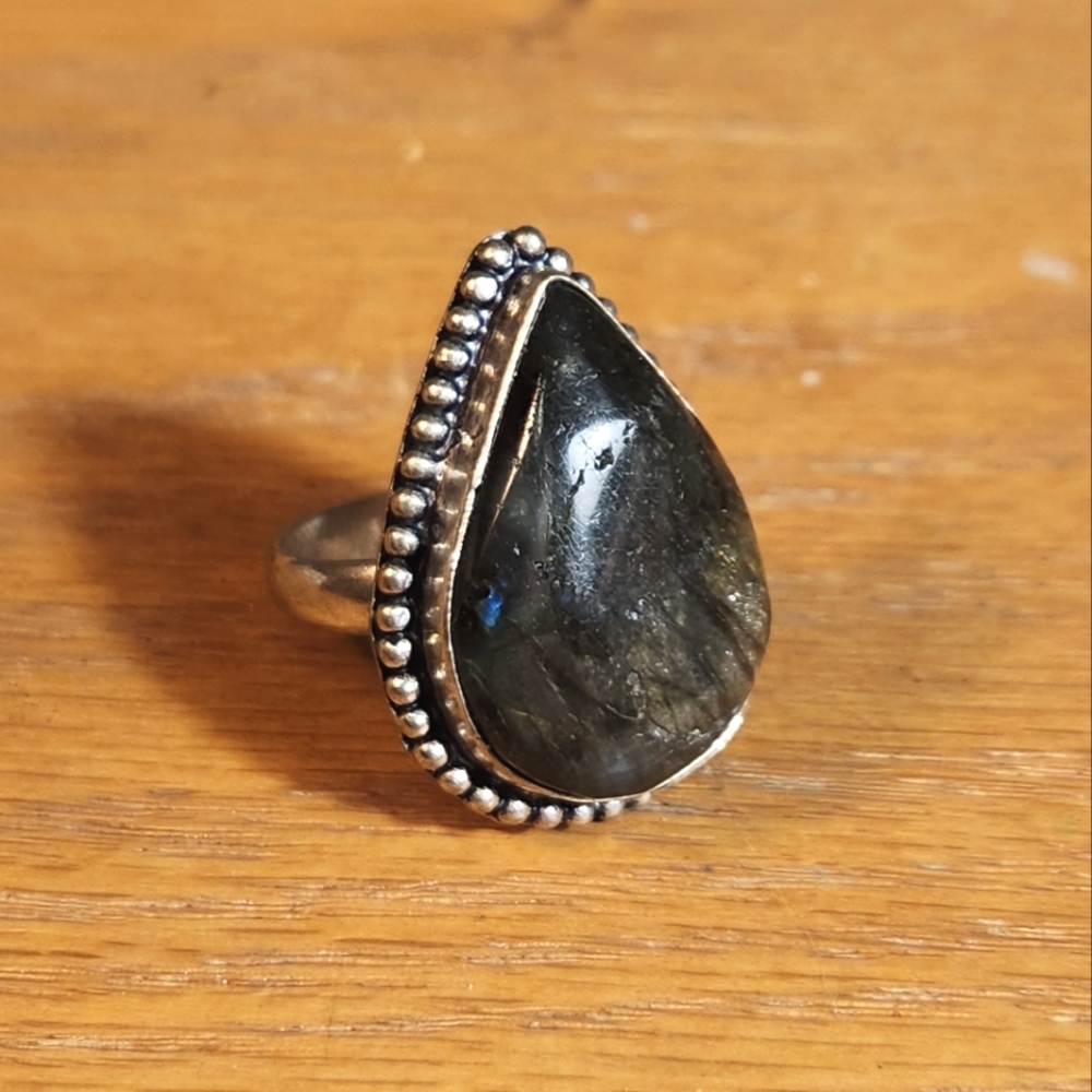 S-8 3/4, Lovely Supr-Lg-Chunky, Vtg-Style, Labradorite Ring. This Stone Is Huge.